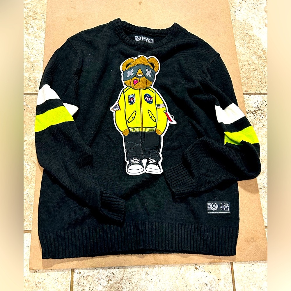 Men’s Sweater Size Large Preowned